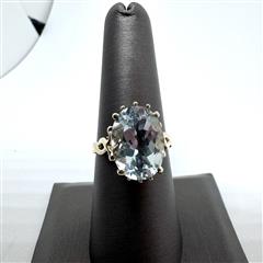 10K 417 Yellow Gold 3.6G Large Aquamarine Ring Size: 7.5!
